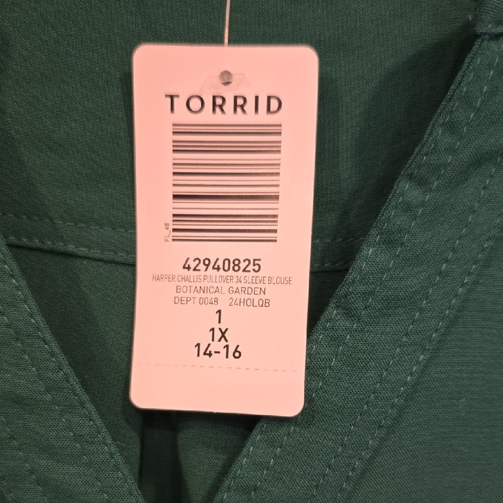 NWT Torrid Harper Women's Green Blouse 3/4 Roll Tab Sleeves - Picture 3 of 8